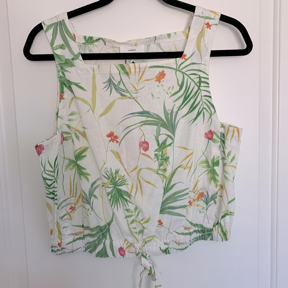 A loves a floral linen top